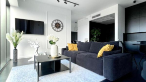 HANZA Black & White 17th floor SPA & Pool Free Parking by Stayly